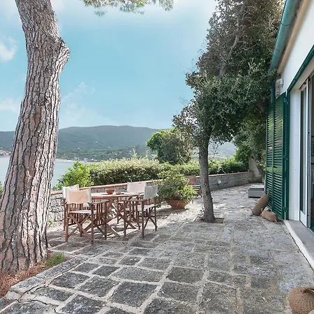 Villa Lo Scoglio