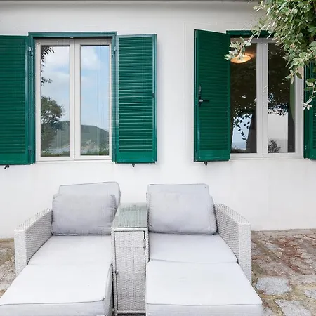 Villa Lo Scoglio *